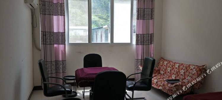 宝兴香巴拉大酒店图片