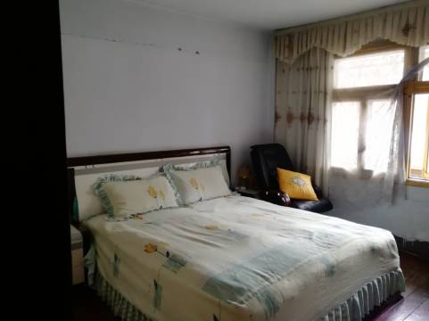 甘孜杨小龙公寓