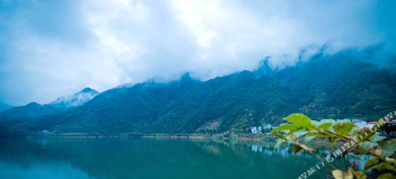 云里雾里精品民宿(千岛湖宋村湖畔居店)图片