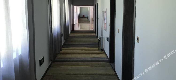 江孜明湖饭店图片