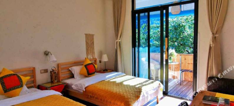 丹巴风在甲居静宿书房图片