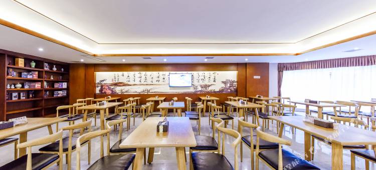 柏曼酒店(贵阳观山湖公园林城西路地铁站店)图片