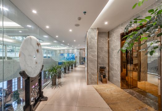 Days Inn by Wyndham Business Place Guilin Yishun Hotel Overview