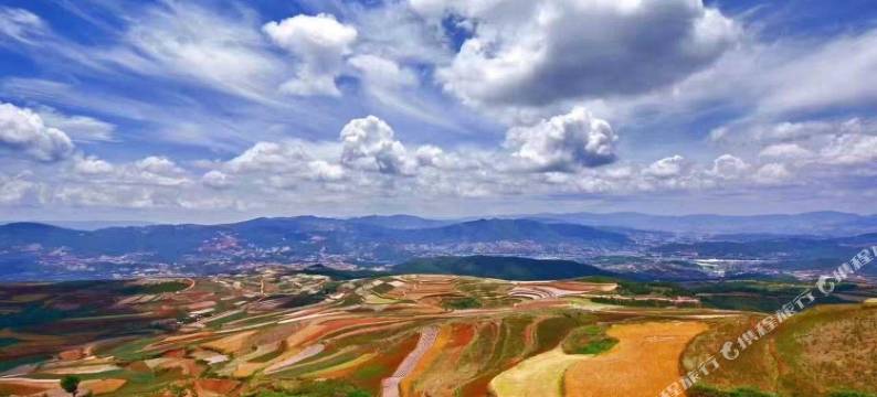 昆明红土七彩人家图片