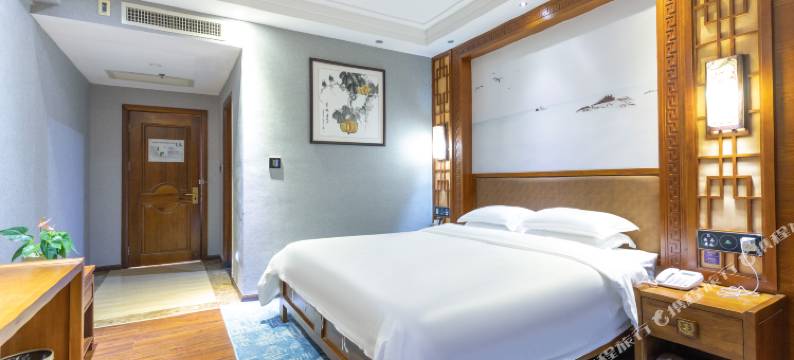 龙腾国际酒店(茂名电白万达广场店)图片