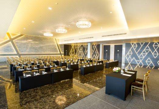 Tsix5 Phenomenal Hotel PattayaHotel Overview