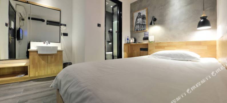 尖微空间旅行酒店(上海火车站二店)图片