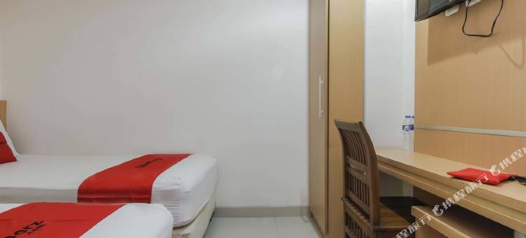 红多兹高级酒店-靠近勿加泗银河购物中心(RedDoorz Plus Near Galaxy Bekasi)图片