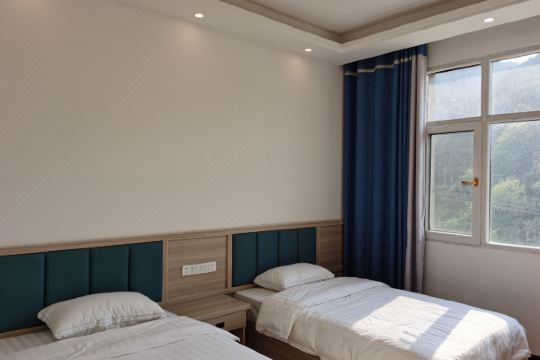 麻城杜鹃山庄酒店