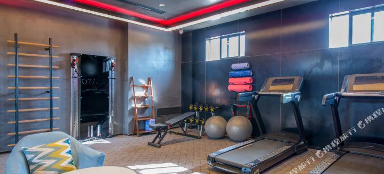 深圳华强北体育中心亚朵酒店图片