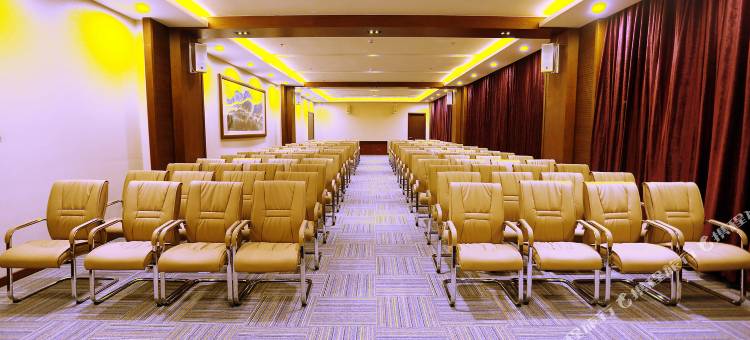 赤峰美林谷四季山酒店图片