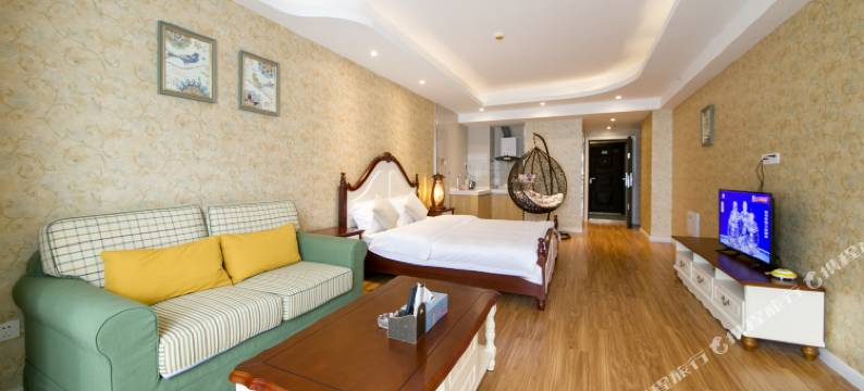 明玉上庭主题公寓(成都环球会展中心店)图片