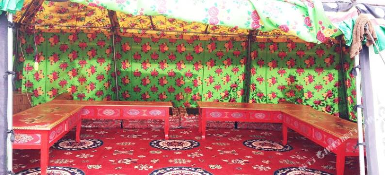 青海湖天边牧人帐篷宾馆图片