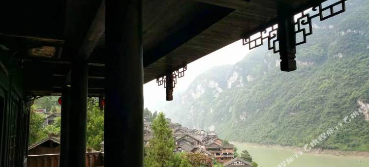 龚滩古镇观景楼图片