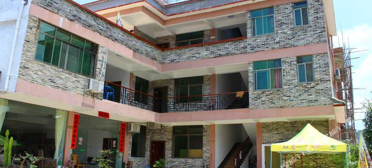 丹霞山聚客居图片