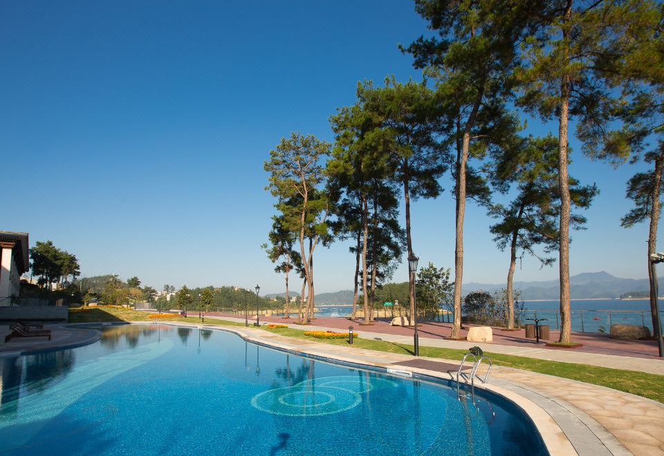 Narada Qiandao Lake ResortHotel Overview