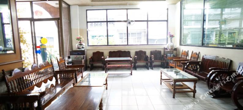 素叻府泰朗光背包客酒店(Thairungruang Backpackers Suratthani)图片