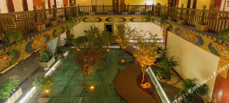 香格里拉普达措悠幽庄园图片