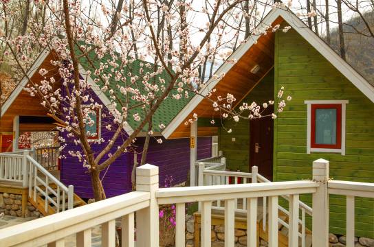 北京神堂峪七彩木屋