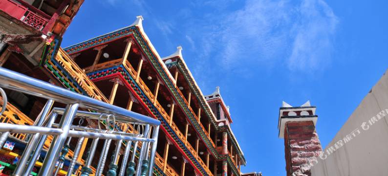 丹巴坐佛山庄度假酒店图片