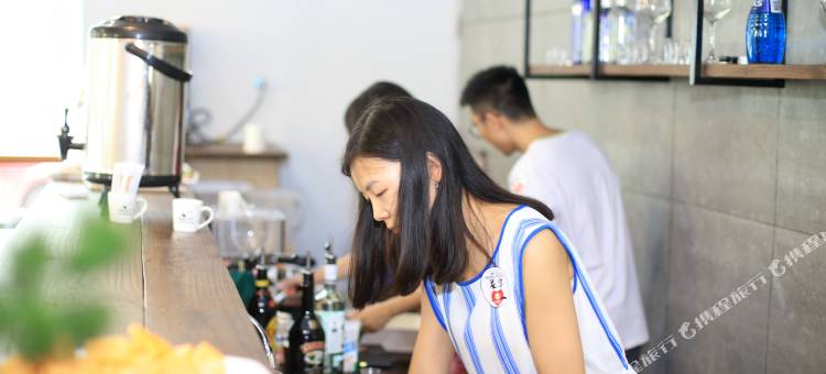 登巴国际青年旅舍(深圳皇岗口岸会展中心地铁站店)图片