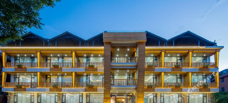 泸沽湖匠心湖畔酒店图片