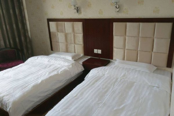 选择房间开业:2017蒲城金光商务宾馆位于蒲城县罕井镇汽车站对面,近