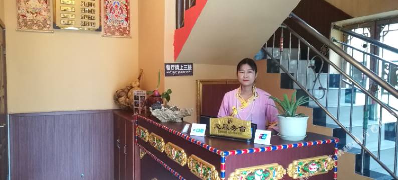 理县玉龙嘉绒风情山庄(甘堡藏寨店)图片