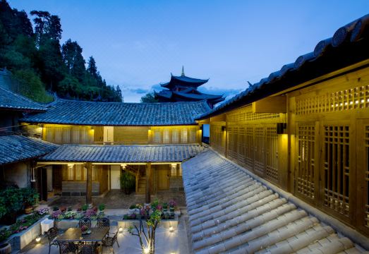 丽江花自在高级私人花园客栈外景图