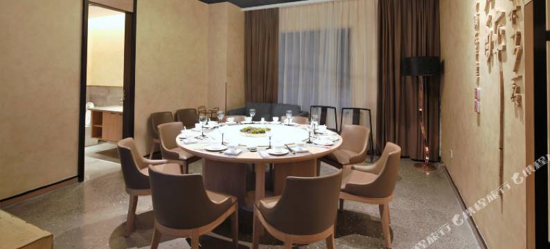 DADA桃都木马酒店(重庆杨家坪轻轨站店)图片