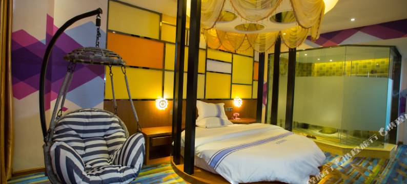 银盛主题酒店(大理高铁站洱海公园店)图片