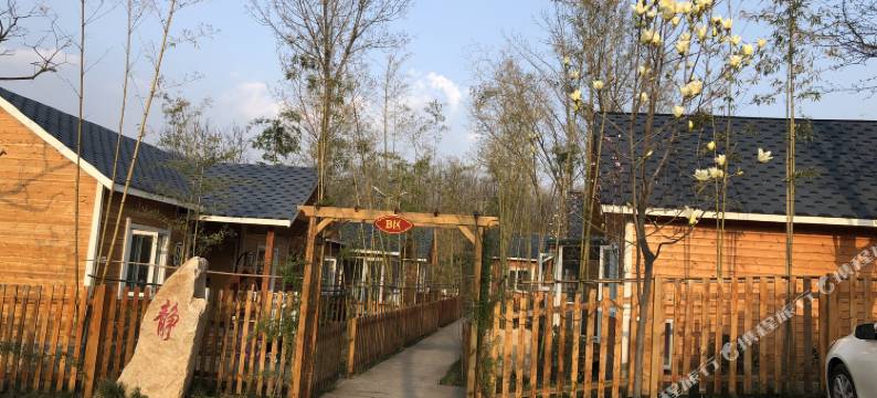 嵩县白云小镇自驾游营地木屋图片