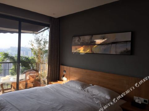 重庆花满庭客栈    分(5条点评) 120起距离303米立即预订