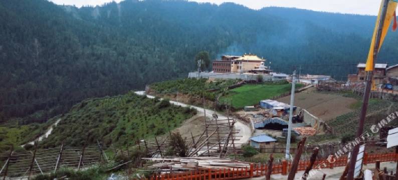 扎尕那央吉藏家乐民宿(达日观景台店)图片