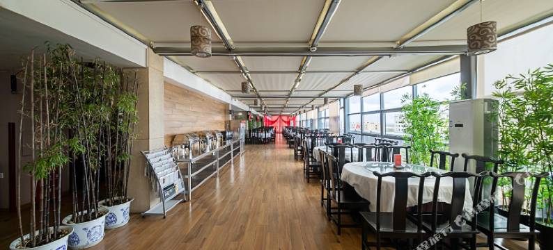 乌兰云鹏阳光假日酒店图片