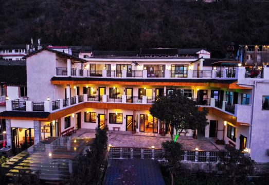 兴义万峯林浅山里客栈外景图