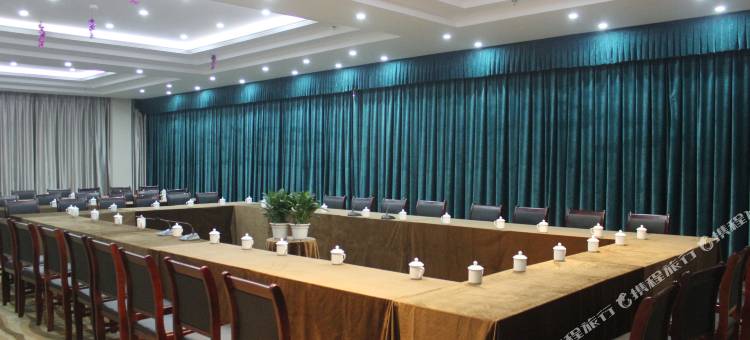 云阳铭雨龙缸假日大酒店图片