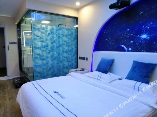 枣庄蓝鲸主题酒店    分(3条点评) 168起距离777米立即预订