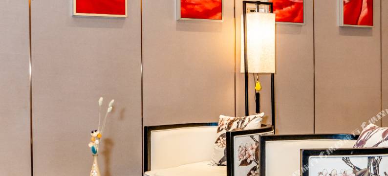 八宿紫宸泊阅大酒店(然乌湖店)图片