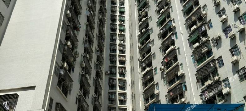 深圳夕阳下的小屋图片