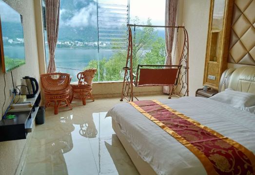 Royal Phoenix Hotel Hotel Overview