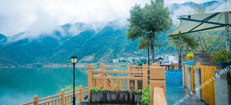 云里雾里精品民宿(千岛湖宋村湖畔居店)图片