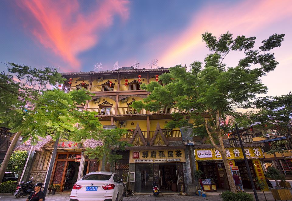 西双版纳沐春古栈外景图