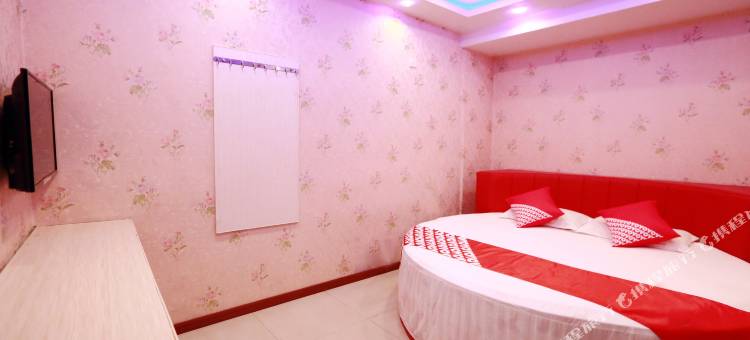 OYO鹤岗爱之旅宾馆图片