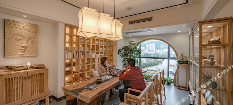 张家界云溪禅意酒店(火车站天门山索道店)图片