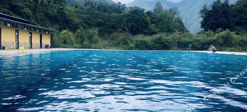 海螺沟古泉温泉酒店图片