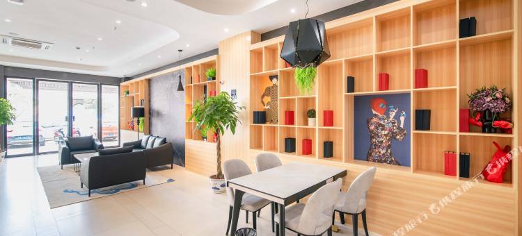 乐怡酒店(南昌艾溪湖东地铁站店)图片