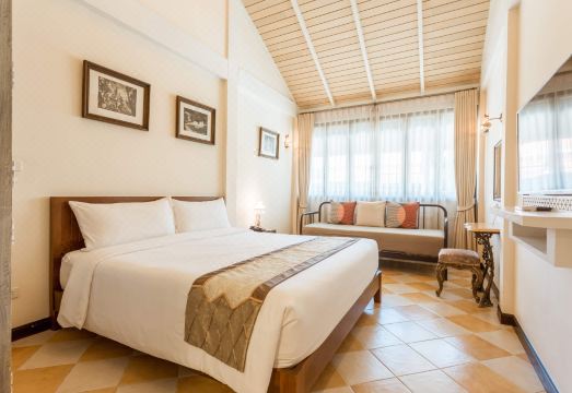 Chuchaiburi Sri Amphawa Hotel Overview