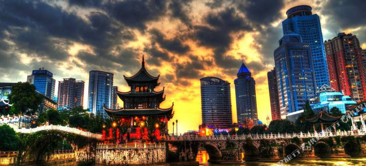 贵阳喷水池民生路好吃街桔子水晶酒店图片