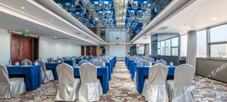 呼和浩特鹊桥大酒店(海亮广场中山路地铁站店)图片